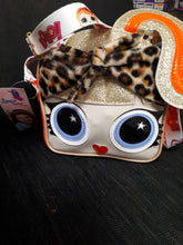 Carregar imagem no visualizador da galeria, Bolsa Boneca Lenço Oncinha by Lorena Queiroz