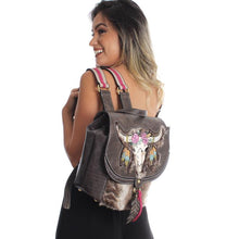 Carregar imagem no visualizador da galeria, Mochila com Bordado Indígena by Sabrina Sato