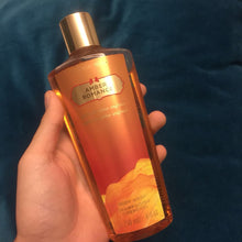 Carregar imagem no visualizador da galeria, Victoria's Secret Body Wash Amber Romance 250 ml