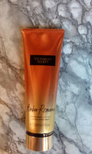 Carregar imagem no visualizador da galeria, Victoria's Secret Loção Hidratante Amber Romance 236 ml