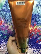 Carregar imagem no visualizador da galeria, Victoria's Secret Loção Hidratante Amber Romance 236 ml