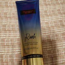 Carregar imagem no visualizador da galeria, Victoria's Secret Loção Hidratante Rush 236 ml