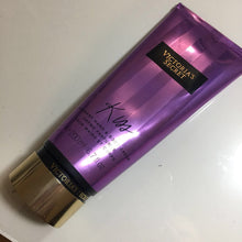 Carregar imagem no visualizador da galeria, Victoria's Secret Body Cream Kiss 200 ml