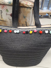Carregar imagem no visualizador da galeria, Bolsa de Palha Pompom - Preto