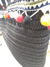 Carregar imagem no visualizador da galeria, Bolsa de Palha Pompom - Preto