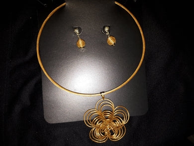 Conjunto Gargantilha e Brincos de Capim Dourado Fina Flor