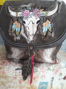 Mochila com Bordado Indígena by Sabrina Sato