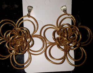 Brinco Flor de Liz Capim Dourado
