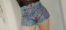 Carregar imagem no visualizador da galeria, Shorts Jeans Paetê Deolane