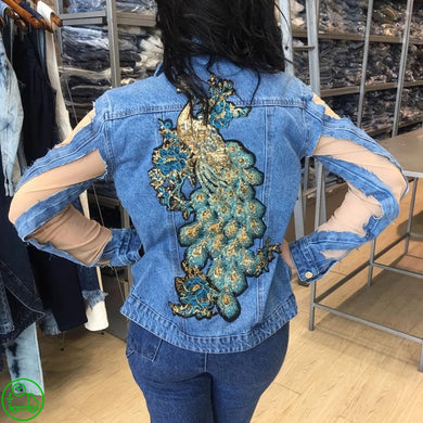 Jaqueta Jeans com Pavão Bordado e tule nas mangas