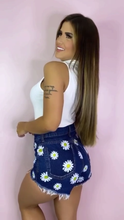 Carregar imagem no visualizador da galeria, Shorts jeans margaridas
